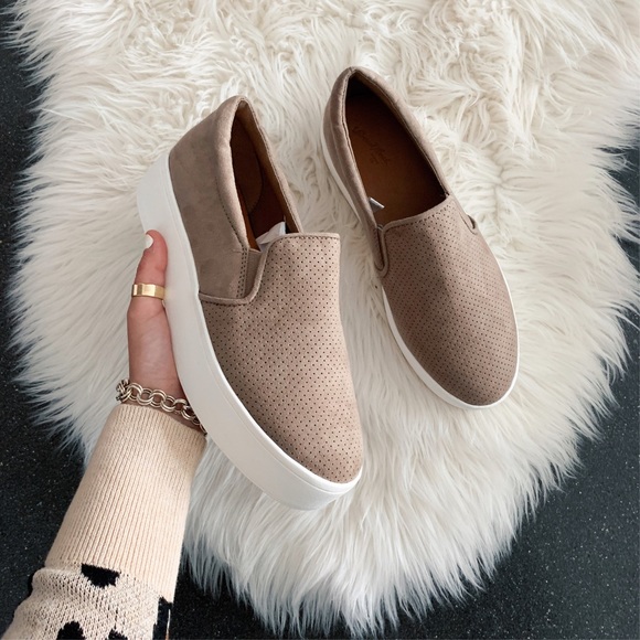 Shoes - Slip on Sneakers 8.5